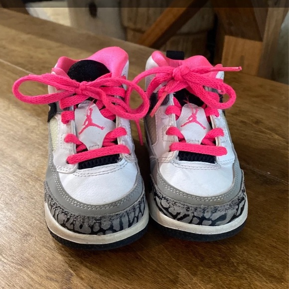 Nike Jordans - Picture 3 of 4